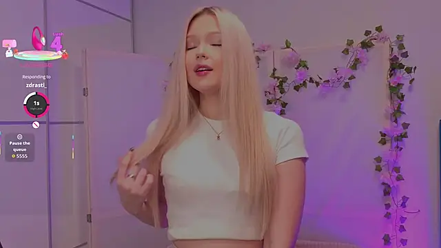 KaryTasch online show from December 14, 8:35 pm