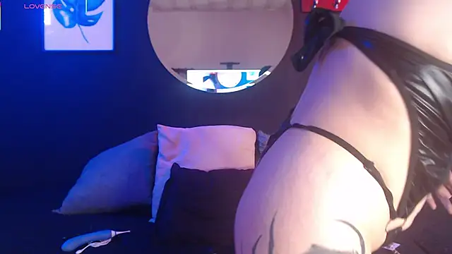 Snapshot of TamaraaRoss_ chatting on November 7, 6:52 pm TamaraaRoss online show from November 7, 6:52 pm