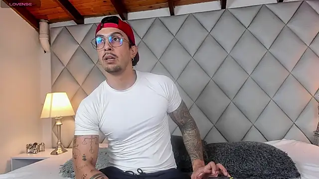 Liam Espinoza online show from November 13, 7:35 pm