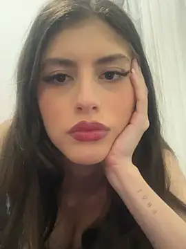 AlessiaLuxx online show from April 27, 11:25 pm