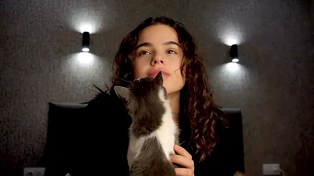 milykitty online show from October 25, 1:07 pm