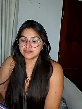 Snapshot of morenalatinaa chatting on January 17, 5:01 am morenalatinaa online show from January 17, 5:01 am