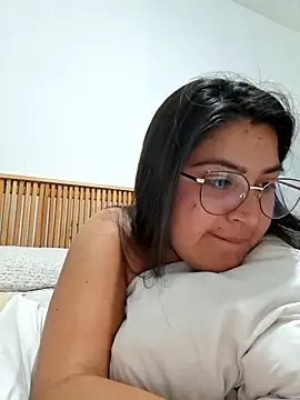 Snapshot of morenalatinaa chatting on February 27, 7:25 pm morenalatinaa online show from February 27, 7:25 pm