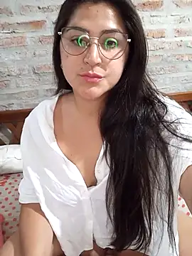 Snapshot of morenalatinaa chatting on April 6, 4:10 am morenalatinaa online show from April 6, 4:10 am