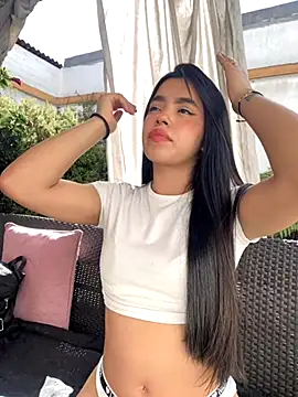 LunaMoore Pink online show from October 24, 1:40 pm