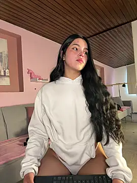 Snapshot of LunaMoore_Pink chatting on July 8, 11:58 am LunaMoore Pink online show from July 8, 11:58 am