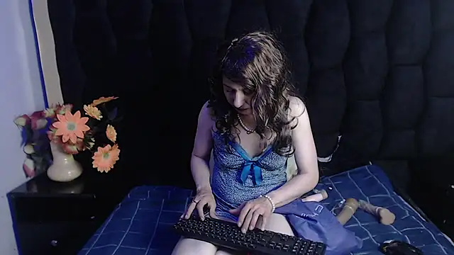 Kylie Bloom online show from November 10, 9:03 pm