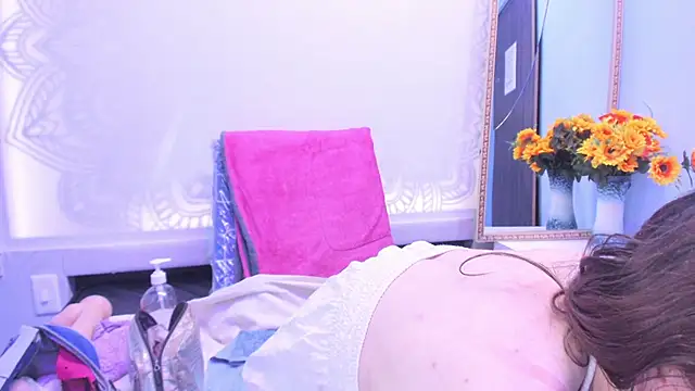 Kylie Bloom online show from February 17, 8:15 pm