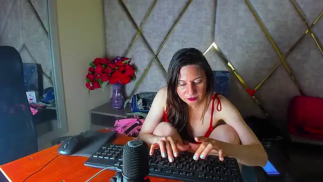 Kylie Bloom online show from April 28, 8:47 pm
