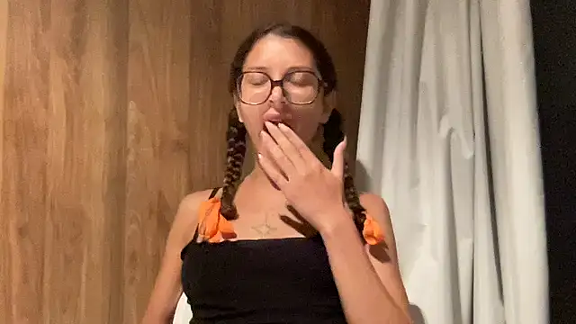 absoluthorrorfield online show from November 12, 12:44 am