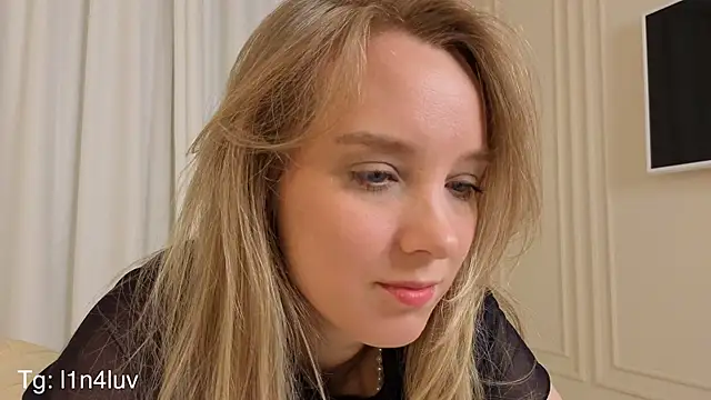 AIicaparkerc online show from October 28, 10:12 pm