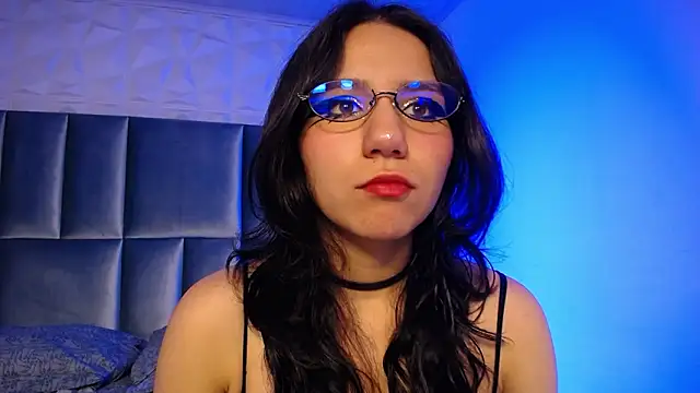 HollyPeach online show from March 16, 7:40 pm