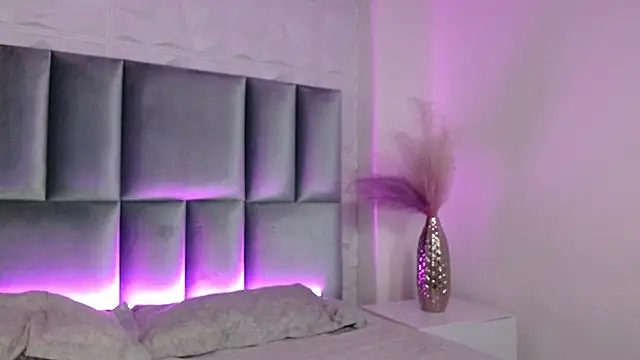 HollyPeach online show from May 10, 6:24 pm