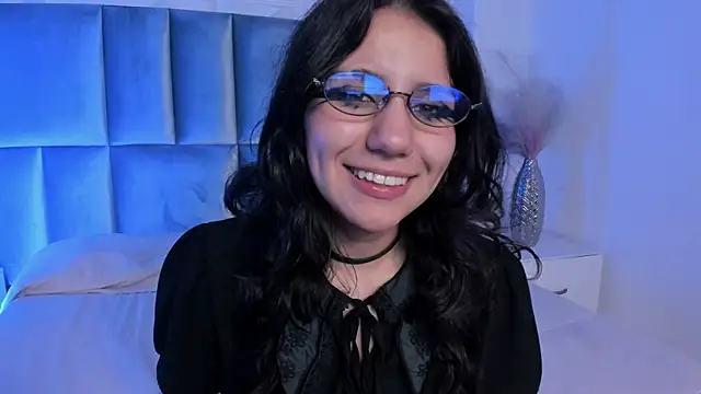 HollyPeach online show from May 19, 1:56 am
