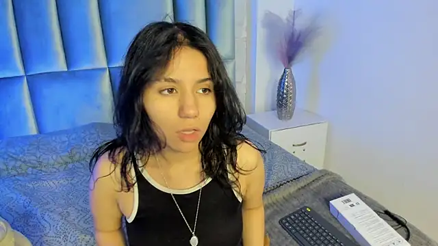 HollyPeach online show from May 28, 7:33 pm
