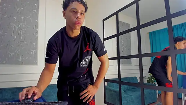 Snapshot of Adrian_Volt chatting on October 28, 8:11 pm Adrian Volt online show from October 28, 8:11 pm