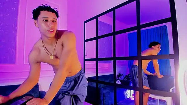 Snapshot of Adrian_Volt chatting on November 7, 2:55 am Adrian Volt online show from November 7, 2:55 am