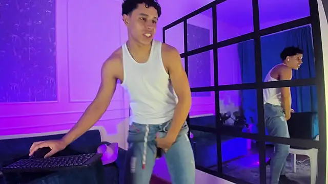 Snapshot of Adrian_Volt chatting on November 16, 3:12 am Adrian Volt online show from November 16, 3:12 am