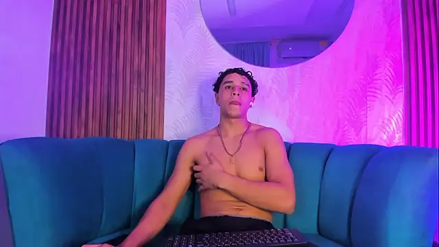 Snapshot of Adrian_Volt chatting on December 1, 3:11 am Adrian Volt online show from December 1, 3:11 am