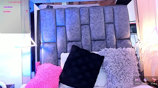 Snapshot of SofiRuiz_ chatting on December 14, 3:45 am SofiRuiz online show from December 14, 3:45 am