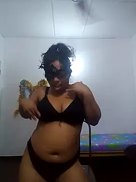 Expose Queen online show from April 27, 6:06 pm