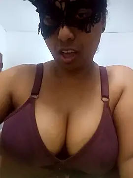 Expose Queen online show from June 18, 6:34 pm