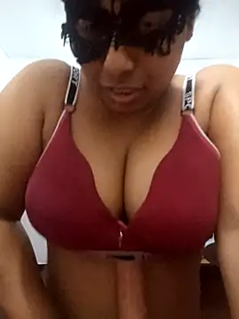 Expose Queen online show from June 19, 6:34 pm