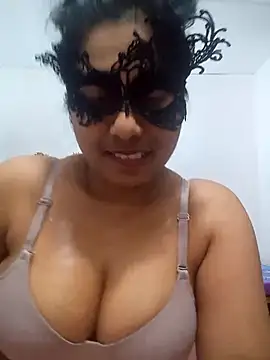 Expose Queen online show from July 7, 6:23 pm