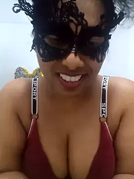 Expose Queen online show from July 9, 6:34 pm
