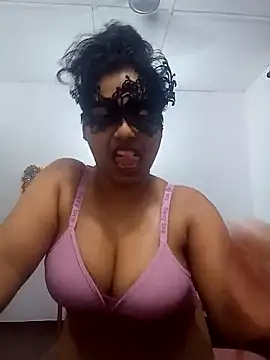 Expose Queen online show from July 10, 5:37 pm