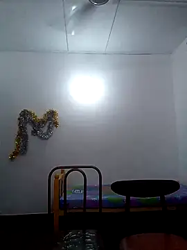 Expose Queen online show from July 11, 5:48 pm