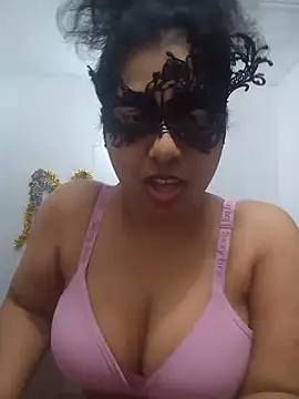 Expose Queen online show from July 16, 6:36 pm