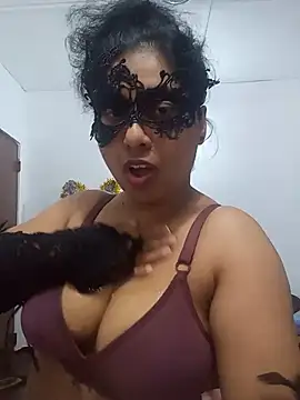 Expose Queen online show from July 21, 4:53 pm