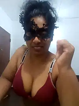 Expose Queen online show from July 22, 6:43 pm