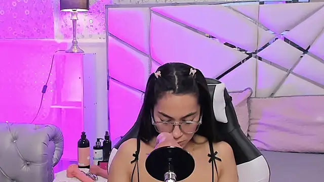 Snapshot of GabbiePrice chatting on June 14, 12:30 am GabbiePrice online show from June 14, 12:30 am