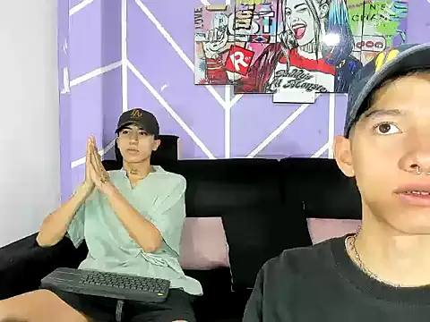 Snapshot of heyy_noah11 chatting on May 24, 1:27 pm heyy noah11 online show from May 24, 1:27 pm