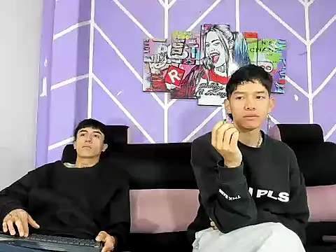 Snapshot of heyy_noah11 chatting on May 26, 1:18 pm heyy noah11 online show from May 26, 1:18 pm