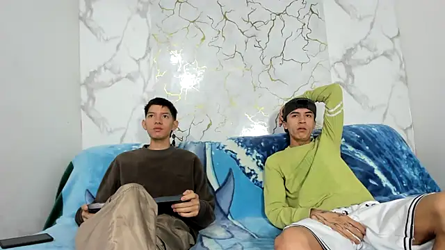 Snapshot of heyy_noah11 chatting on June 9, 1:34 pm heyy noah11 online show from June 9, 1:34 pm