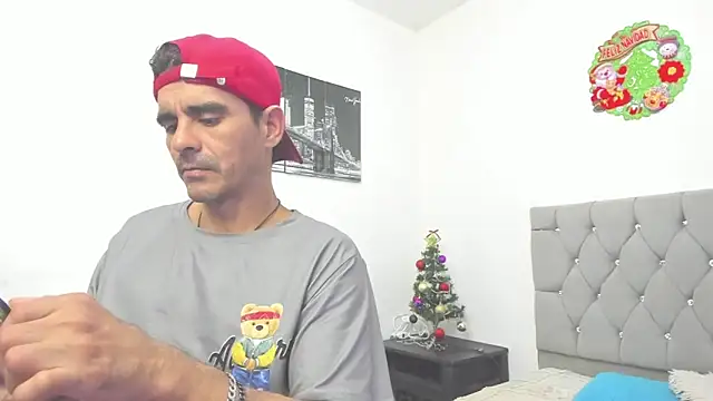 Snapshot of Sofi_And_Santy chatting on January 12, 9:09 pm Sofi And Santy online show from January 12, 9:09 pm