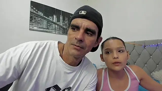 Snapshot of Sofi_And_Santy chatting on February 8, 1:20 am Sofi And Santy online show from February 8, 1:20 am