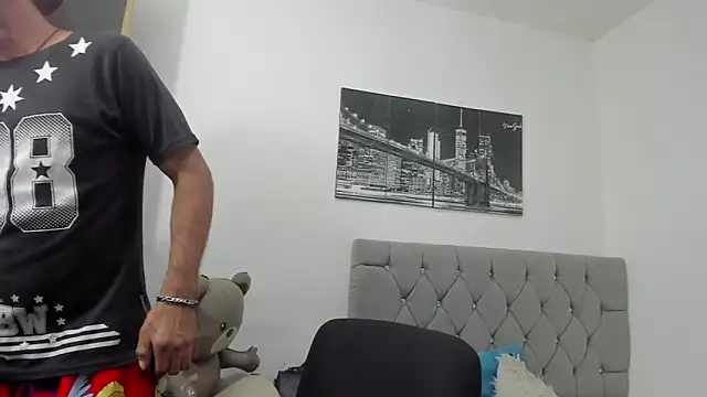 Snapshot of Sofi_And_Santy chatting on March 1, 11:18 pm Sofi And Santy online show from March 1, 11:18 pm