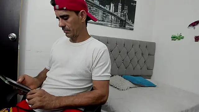 Snapshot of Sofi_And_Santy chatting on March 29, 11:49 pm Sofi And Santy online show from March 29, 11:49 pm