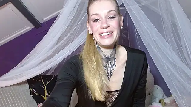MistyCristy online show from October 18, 8:53 pm