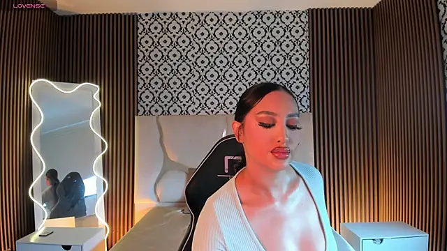 BEELLA TAY1 online show from April 25, 1:52 pm