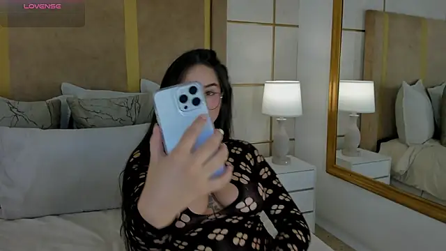 lyrabellini online show from February 10, 11:03 am