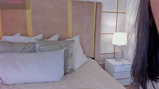 lyrabellini online show from February 19, 11:39 am