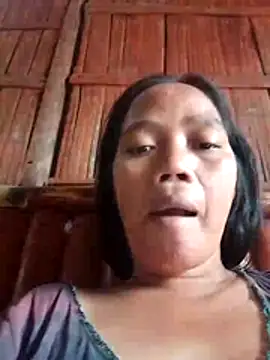 Snapshot of sweet_lara33 chatting on February 10, 4:05 am sweet lara33 online show from February 10, 4:05 am