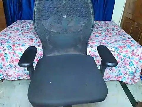Snapshot of hii_tanisha chatting on May 9, 4:50 am hii tanisha online show from May 9, 4:50 am
