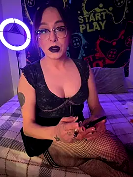 MiniMonroe online show from November 6, 9:43 am