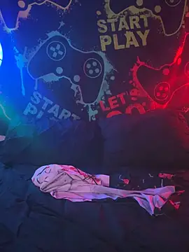 MiniMonroe online show from November 7, 7:08 am